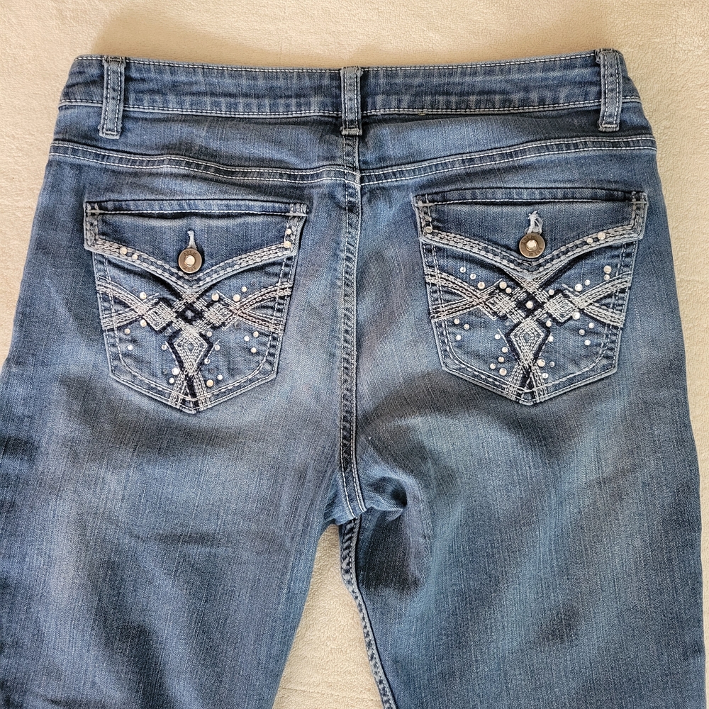 Women's APT 9 Blue Capri Jeans - Picture 4 of 8